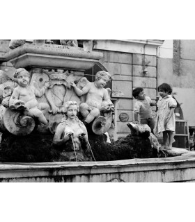 ON THE SQUARE FOUNTAIN - AMALFI